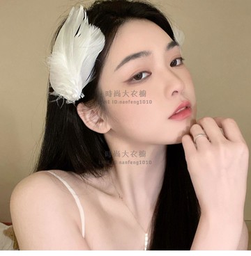 白色羽毛發夾女發卡側邊夾子頭飾萬聖節裝飾仙女髮飾【時尚大衣櫥】