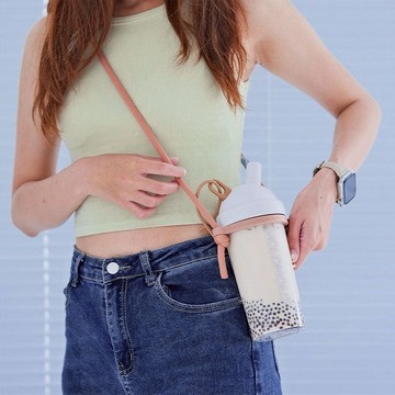 MILKTEA CUP 大奶茶吸管杯 背帶組合（720ml／4色） 紫色+紫色背帶