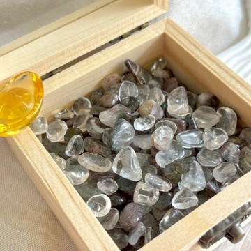 🍃天然水晶 綠幽靈 7–9mm 碎石 100g 增強事業運 招財貴人 穩定能量場 提升專注力 水晶碎石 能量淨化 水晶