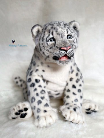 雪豹逼真的玩具逼真的野兽