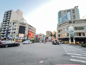 ★三多光華觀光夜市*透天5樓*搶錢金店面｜高雄市苓雅區三多二路