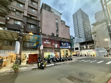 近高雄車站★幸福川景觀「雙平車」金店面｜高雄市三民區河北二路