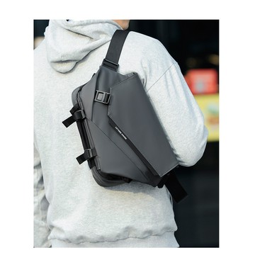 {快速出貨 TW} 新款斜挎包 男騎行機能工裝包 男士通勤郵差包 潮流單肩包 胸包男 磁扣包 郵差包