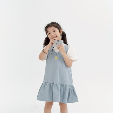 QUEENSHOP_S 中性 童裝 親子系列 花花刺繡牛仔短洋裝M/L/XL 現+預 【01087326】