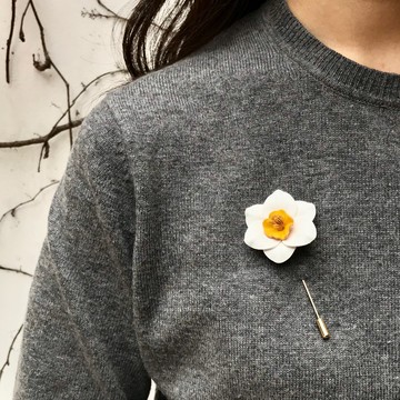 【純潔高尚】皮革水仙花襟針