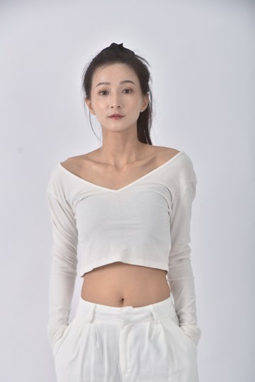 (S) 【安于晴Charlene私服】nnine質感V領白色長袖上衣