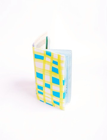 夏天出國去。護照套