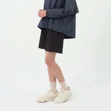 GIORDANO 女裝輕薄彈力短褲【多色任選】