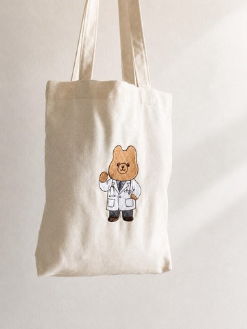 新品預購 林檎醫師小熊雙面精緻刺繡帆布包 看得到小熊的背面唷