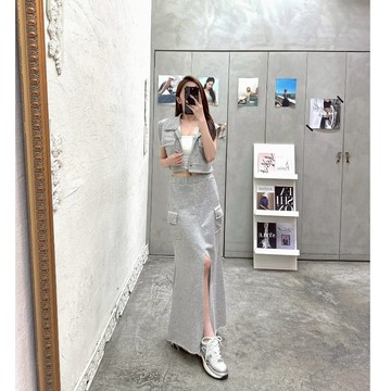 (現貨)獨家 帥氣女孩 工裝胸口袋背心+開叉長裙 兩件套 百搭休閒 寬鬆 遮肉肉 顯瘦版型 女生套裝 韓系穿搭