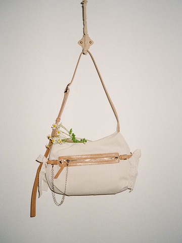 Belted Ribbon Canvas Shoulder Bag [Caramel]