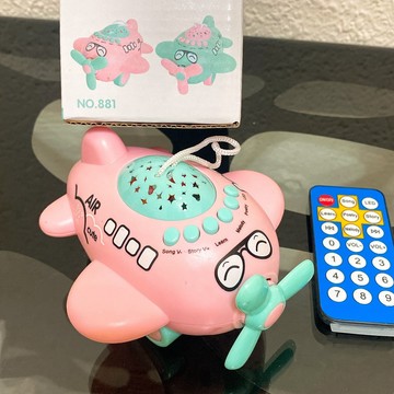 《翔翼玩具》飛機安撫機 安撫音樂 嬰兒玩具 音樂飛機 智能故事機 學習機 飛機床鈴 LED燈光 遙控 12-3104