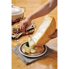 北海道・十勝産生乳で造ったラクレットチーズ(ハーフカット)2.3kg[P3-4B]