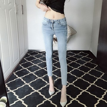 【秘密衣櫥】薄款中腰微破洞顯瘦牛仔褲