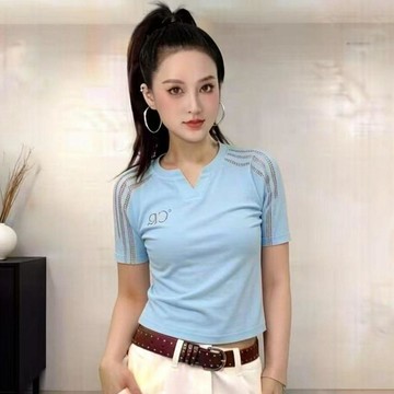 女裝上衣｜短袖T恤｜V領｜修飾身形顯瘦｜時尚百搭｜日常穿搭｜休閒舒適｜百搭日常｜休閒百搭