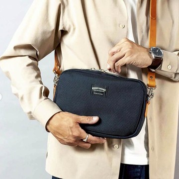 瀟灑態度 日系隨身防潑水尼龍斜背包  - 深藍色