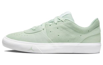 WMNS JORDAN SERIES ES PISTACHIO FROST