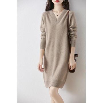 中長款毛衣裙女100純山羊絨衫歐貨高端直筒v領秋冬打底針織連衣裙
