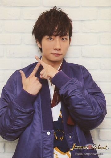 Travis Japan/中村海人/上半身衣服紫色/右手大拇指食指立/左手食指立/JOHNNYSHappy New Year IsLAND>原創照片