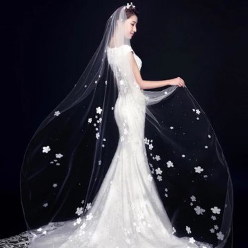 網紅森系長款手工花瓣旅拍婚紗