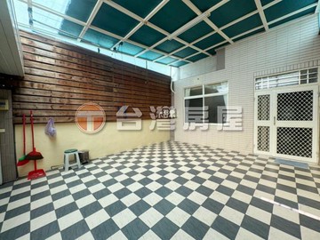 大里仁化商圈五房孝親美透天前院停車｜台中市大里區善化路