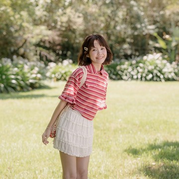 QUEENSHOP_S GINNY聯名 條紋荷葉袖設計短袖上衣-粉 現+預 【01060081】