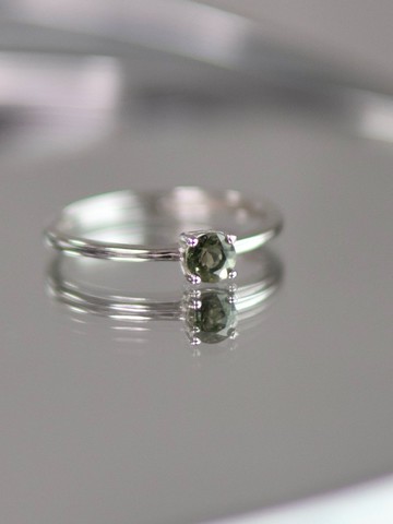 捷克隕石Moldavite鑽切S925銀四爪鑲戒指 能量之王 靈性之石