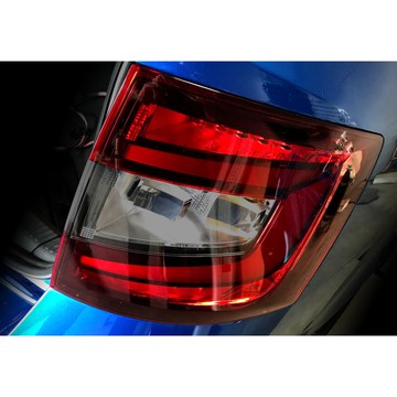 小馬汽車工坊_SKODA octavia sedan / sedan RS 阿塔4門 後方向燈燻黑燈膜_電腦切割