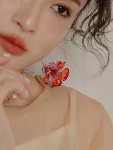 哈囉凡賽斯。MUCHAT手作14KGP珍珠紅花C圈純銀針耳環