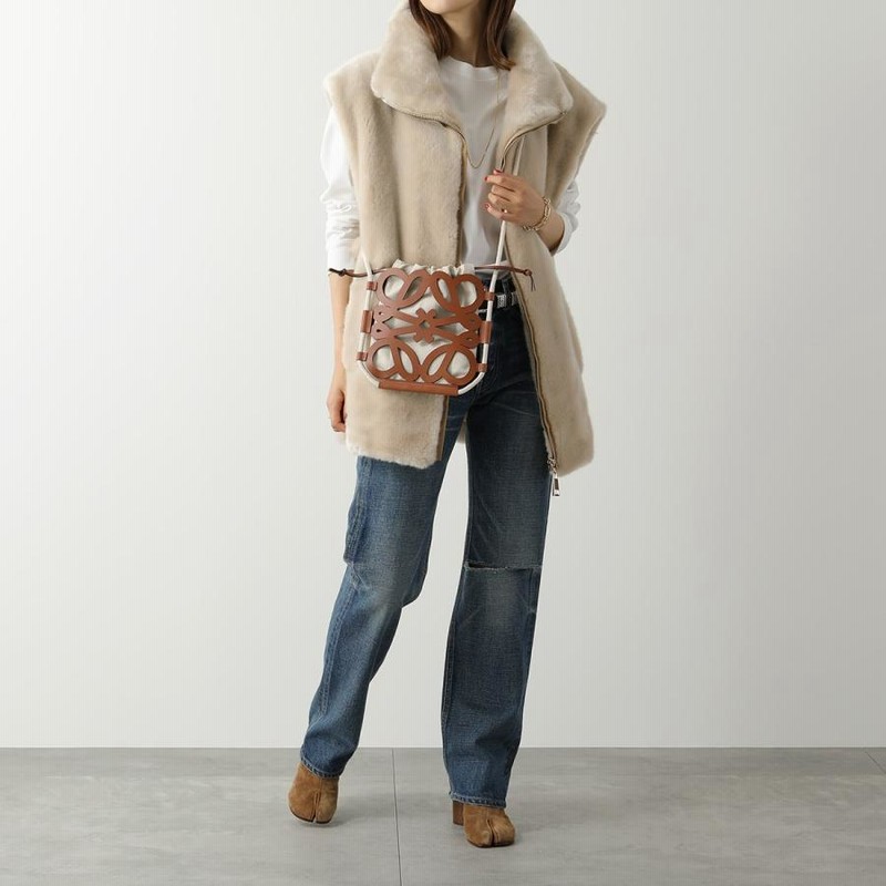 LOEWE ロエベ ショルダーバッグ B922Q09X01 レディース