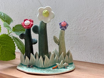 | Luna 陶偶系列 | 陶器 紅花 白花 紫花 綠草叢 擺設