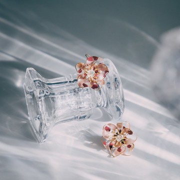【珊瑚海-炫彩粉】貼耳式耳環 | 水晶花飾品 | 新娘飾品