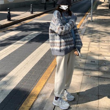 早初春2026年新款鹽系穿搭高級感上衣女裝溫柔毛衣兩件套裝闊腿褲