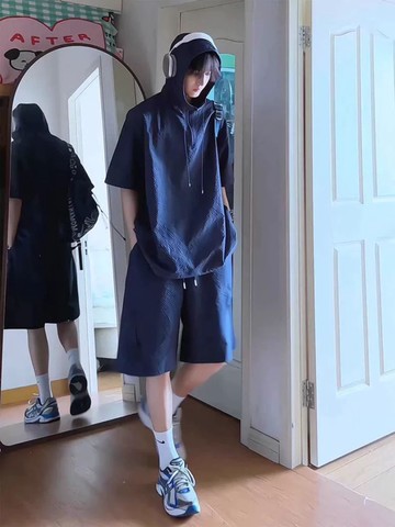 季夏男裝休閒套裝 藏青色泡泡紗短袖短褲一整套ootd穿搭套裝男夏季輕薄防曬連帽襯衫 韓版短袖連帽上衣短褲兩件套 H