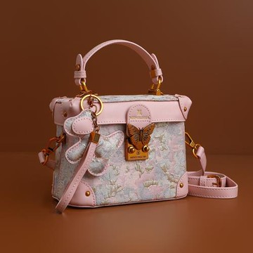 香港真皮刺繡盒子包女2025新款高級感單肩斜挎小包時尚手提水桶包