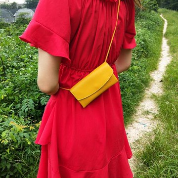 ins超火簡約純色可愛掛脖單肩小巧迷你包百搭PU皮手機零錢小包包