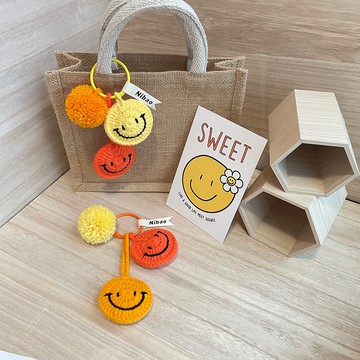 手工毛線編織雙面笑臉毛球吊飾   兩個笑臉+1顆毛球