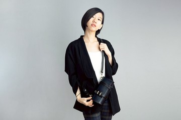 手縫圓筒皮革側背包 | 深色低調 | 真皮手工包包