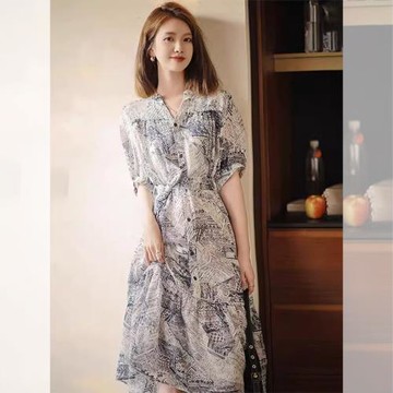 氣質輕奢收腰顯瘦印花設計感茶歇裙夏季英倫風高級感絕美連衣裙女