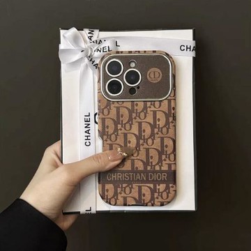 歐美潮牌皮紋適用蘋果16promax手機殼新款iPhone15全包防摔14殼老花13奢華高檔復古13D家字母16promax保護套