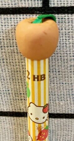 【震撼精品百貨】Hello Kitty 凱蒂貓 日本三麗鷗 KITTY 鉛筆附橡皮擦-蘋果#06780 震撼日式精品百貨