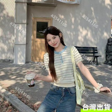 韓系女裝~撞色條紋拼接短袖 薄款針織衫女 圓領 短款正肩上衣 純欲溫柔 寬鬆顯瘦 慵懶風上衣 通勤百搭短袖