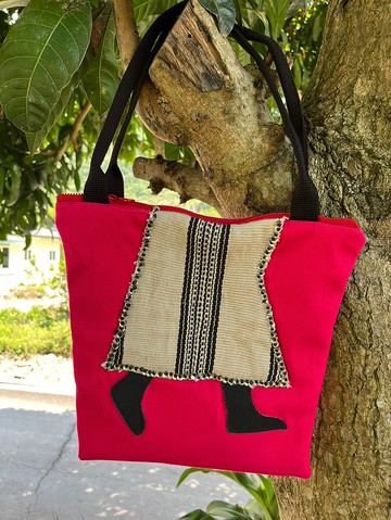 原住民/賽德克族/織布/穿長裙的女孩