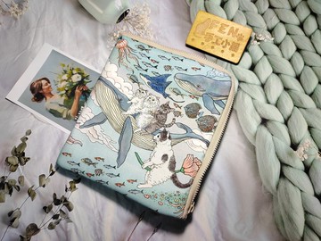 袋物系列-日本設計師海洋旅程童話鯨魚與貓L型拉鍊袋電子書保護套