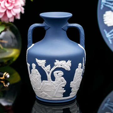 鎮廠珍寶Wedgwood Jasper碧玉浮雕1973陶瓷波特蘭瓶寶瓶絕版藝術