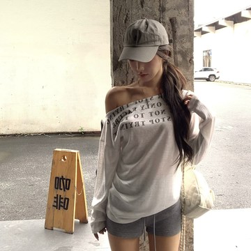 【鹿向南】長袖上衣 美式上衣 防曬罩衫 斜肩上衣 印花上衣 辣妹上衣 ins 風衣服