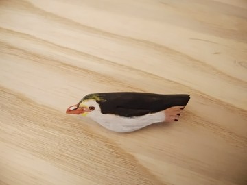 彩繪木雕胸針 皇家企鵝