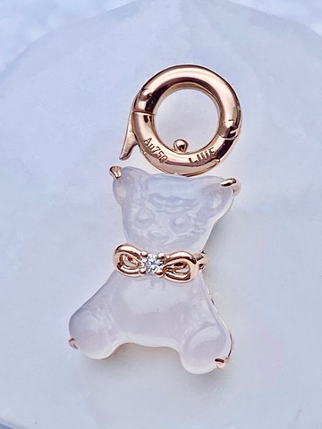 期間限定 - 18K白金加鑽石配白冰翡翠小熊吊飾