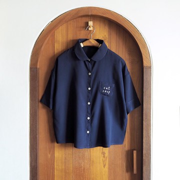 伸展貓鈕釦襯衫：海軍藍