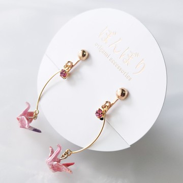 粉色摺鶴與小巧水晶寶石的日式耳環/耳夾